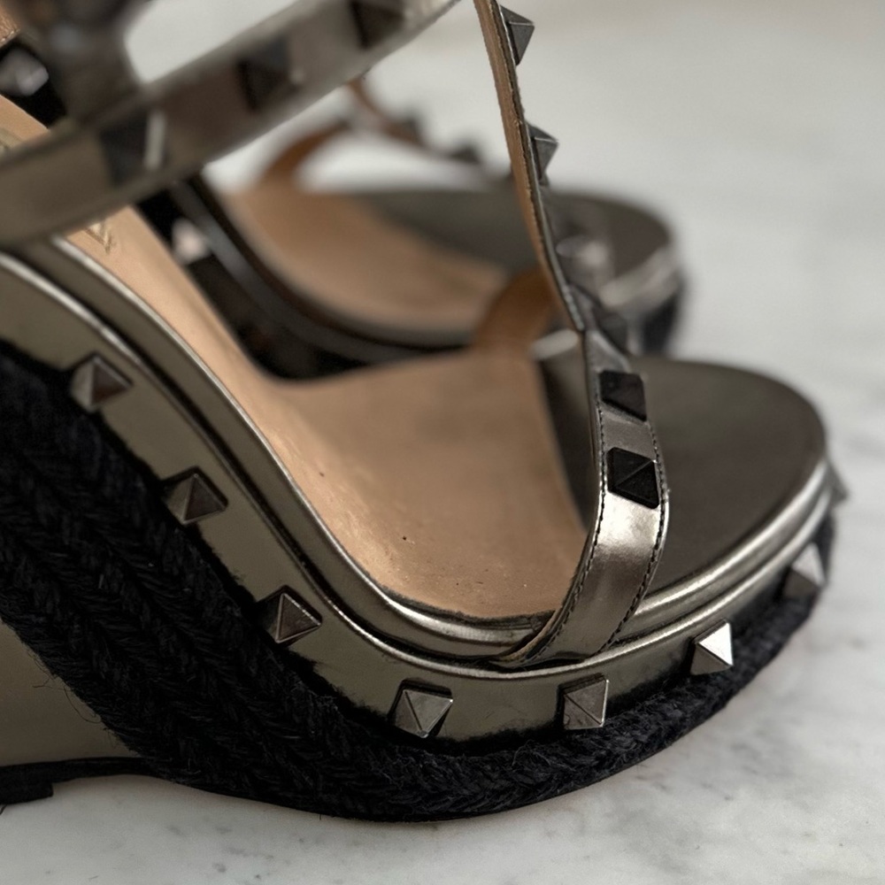 Valentino Garavani Metallic Pewter Studded Wedge Sandals with Black Rope - Picture 3 of 6